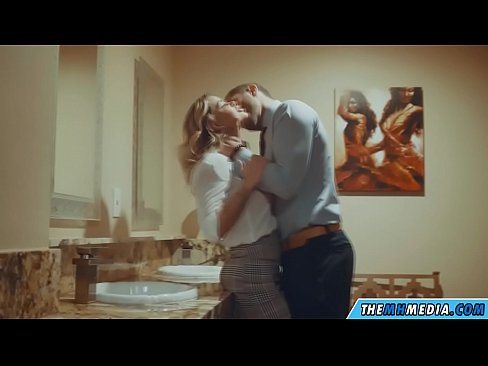 ❤️ เมื่อสาวผมบลอนด์ busty ยั่วยวนคุณในห้องน้ำสาธารณะ ❤❌ โป๊ ที่ th.videolucrativo.top ❌️❤